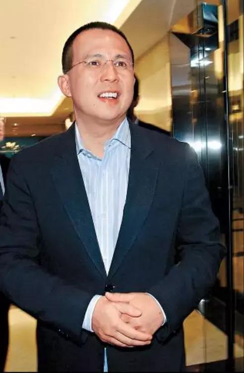 2009年与香港首富李嘉诚的次子李泽楷生下了儿子李长治,2010年,生下了