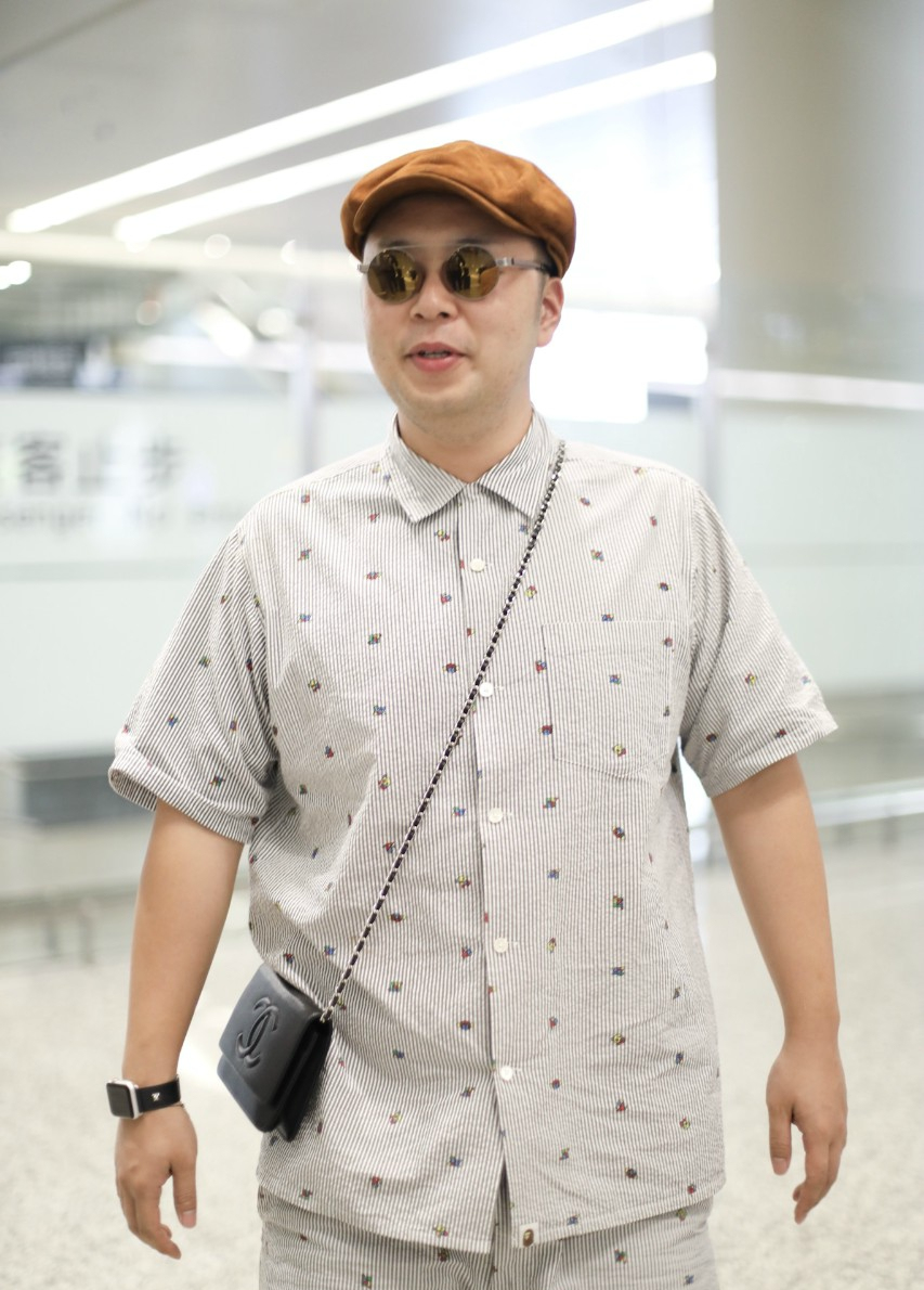 湖南卫视主持人海涛5月20日现身上海机场|上海机场|海涛|杜海涛_新浪