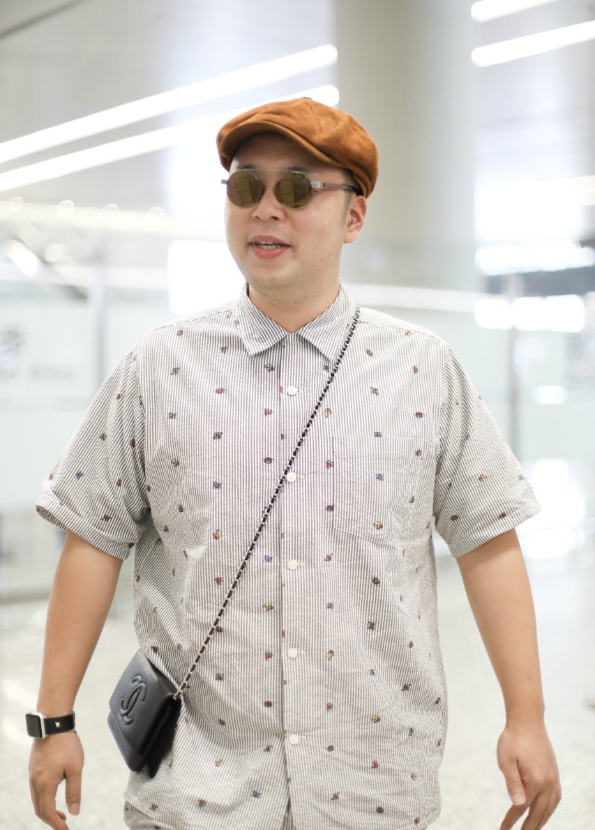 湖南卫视主持人海涛5月20日现身上海机场