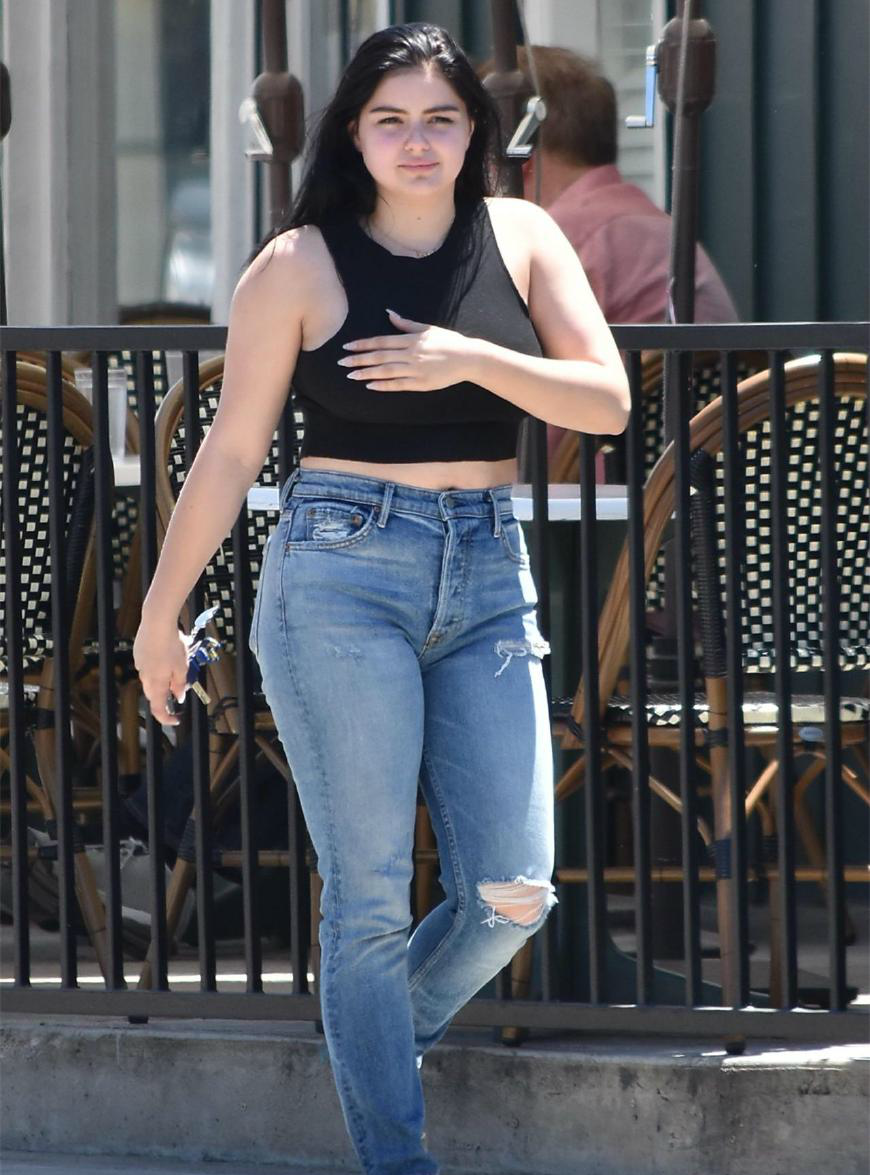 20岁的阿芮尔温特休闲装出门网友淡妆的她很青春