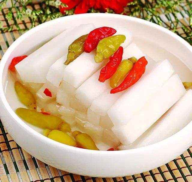 腌制酸萝卜的方法,不加一滴水,只用这么做,萝卜又香又脆