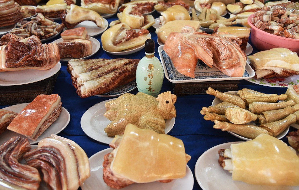 云南昆明一块肉身价180万36万的满汉全席惊艳全场