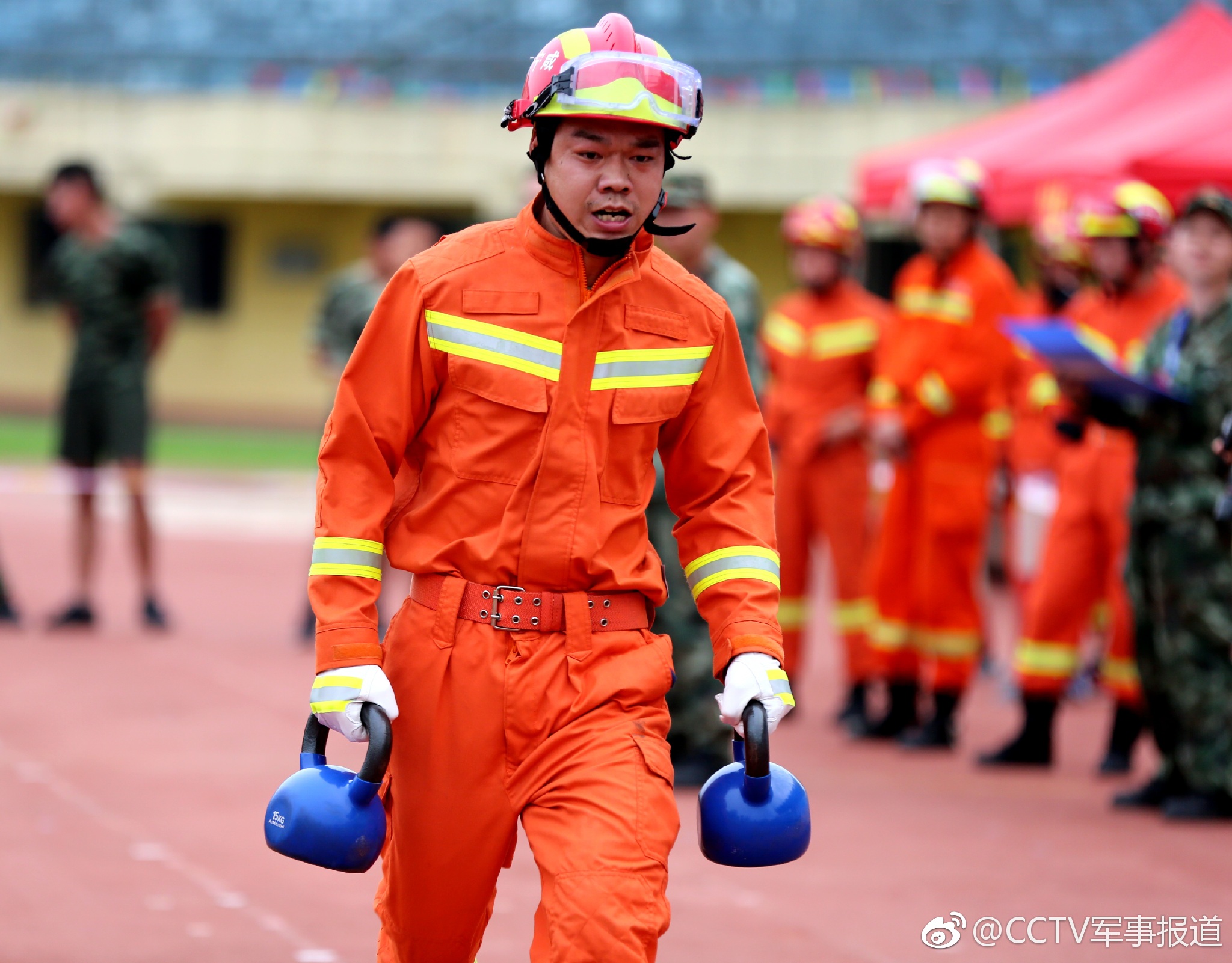 和时间赛跑 消防官兵展开实战化演练