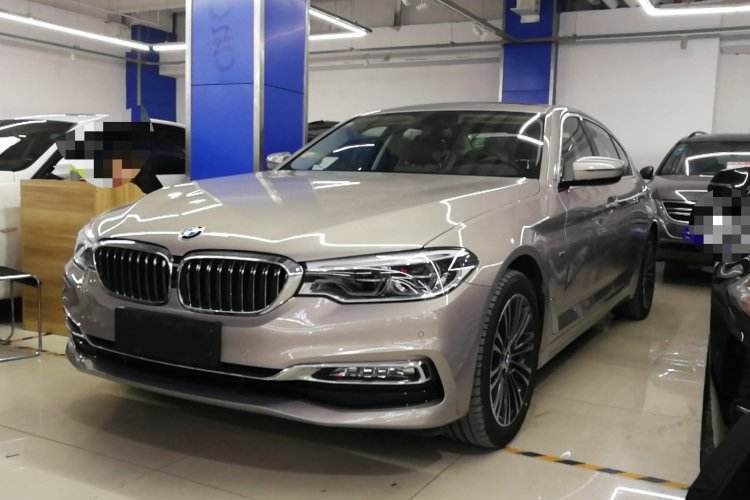 德系对比,奔驰e300l与宝马530li哪款才是你心目中的身份担当?