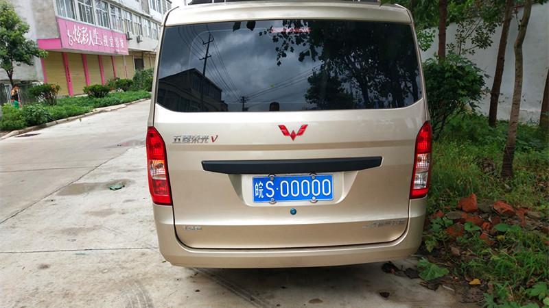 五菱荣光挂上00000的车牌,网友:这才是五0汽车