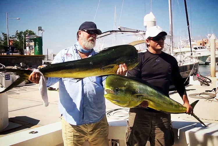 何炅用6 1手势送别李咏!照片背景上的4个字有心了