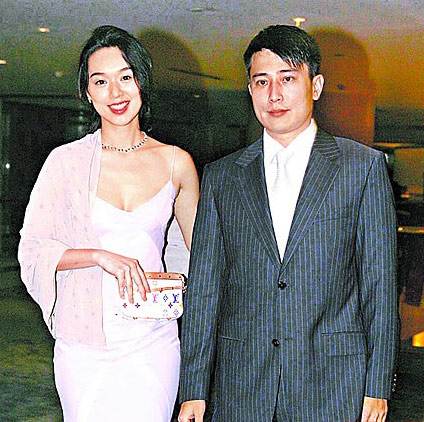 长相出众,奉子成婚嫁入豪门5年离婚,如今47岁快被遗忘了