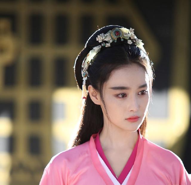 但这个并不是最漂亮的,由霍思燕主演的神话类型的电视剧《欢天