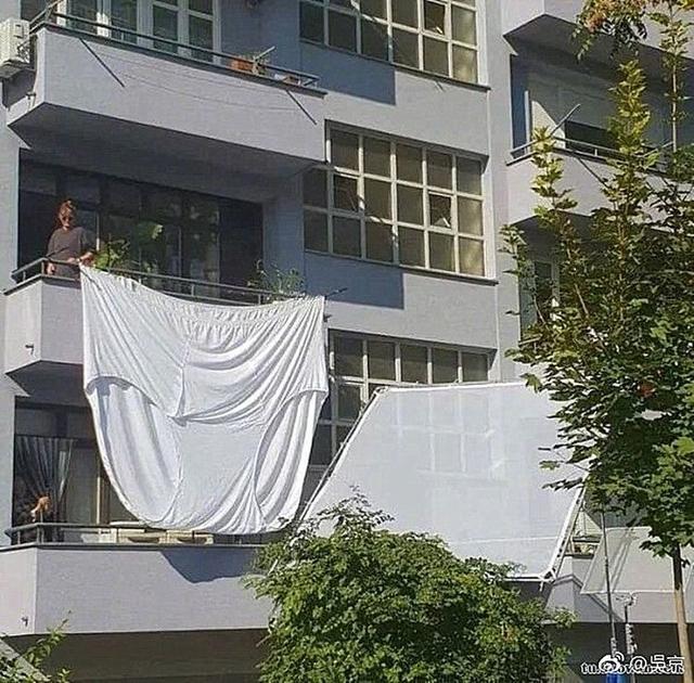 吴京调皮了,挂大裤衩祝福孙越,岳云鹏看热闹不嫌事大7字评论!