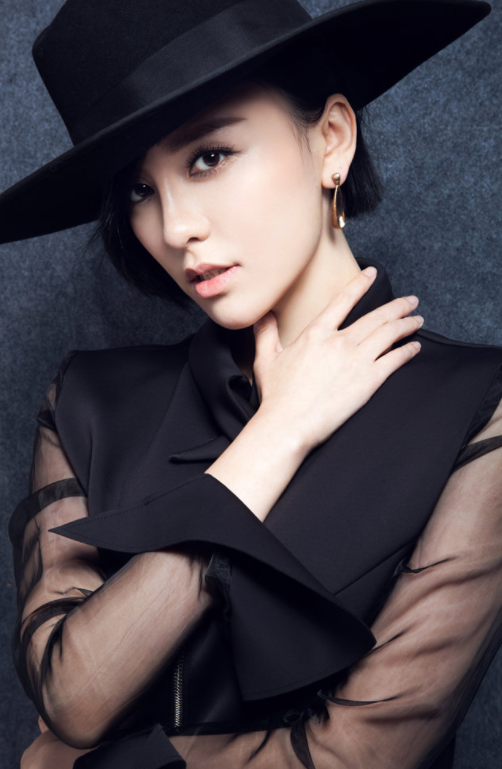 粉丝心中的"国民女神",从配角一路走到主角,如今却华丽转身!