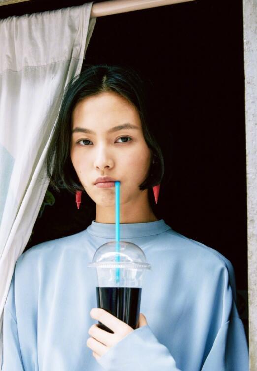 00后"厌世脸"模特成为lv秀唯一中国面孔 她会成为下一个刘雯?