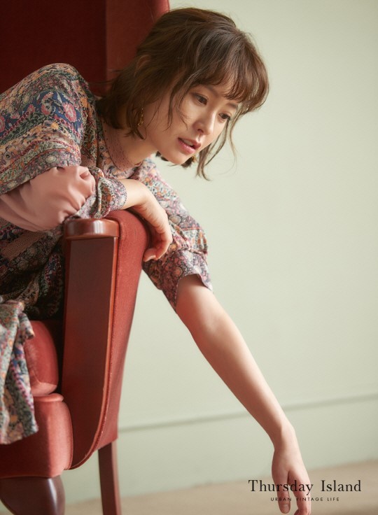 韩国女艺人郑柔美拍代言宣传照展优雅可爱魅力