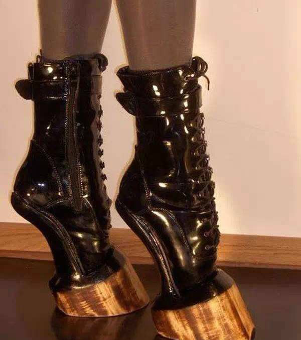 10双奇葩有个性的高跟鞋很少有人敢尝试你敢吗