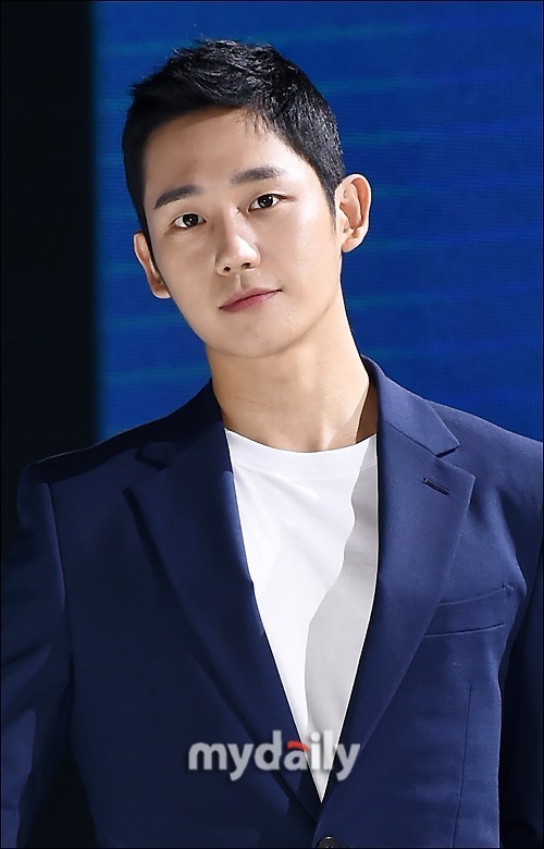 韩国艺人丁海寅与FNC娱乐公司续约