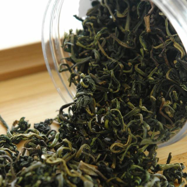 蒲公英泡水能够缓解口干舌燥的症状,对于热毒症,目赤肿痛,化脓性疾病