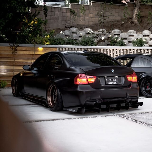 够黑才是真硬汉,宽体宝马e90化身黑武士后真是霸气十足!