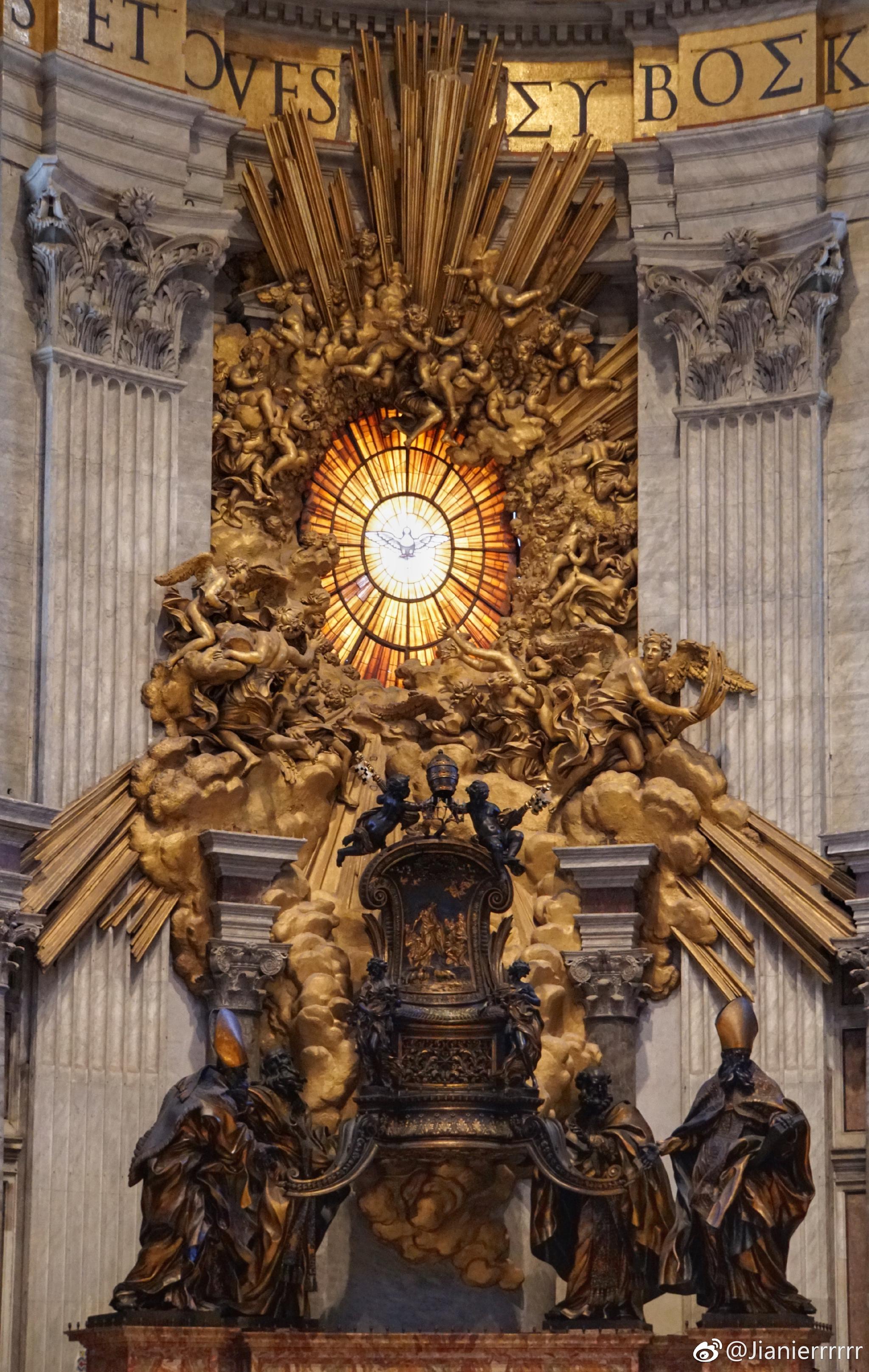 除了梵蒂冈博物馆,近邻的圣彼得大教堂更是一定要进去参观