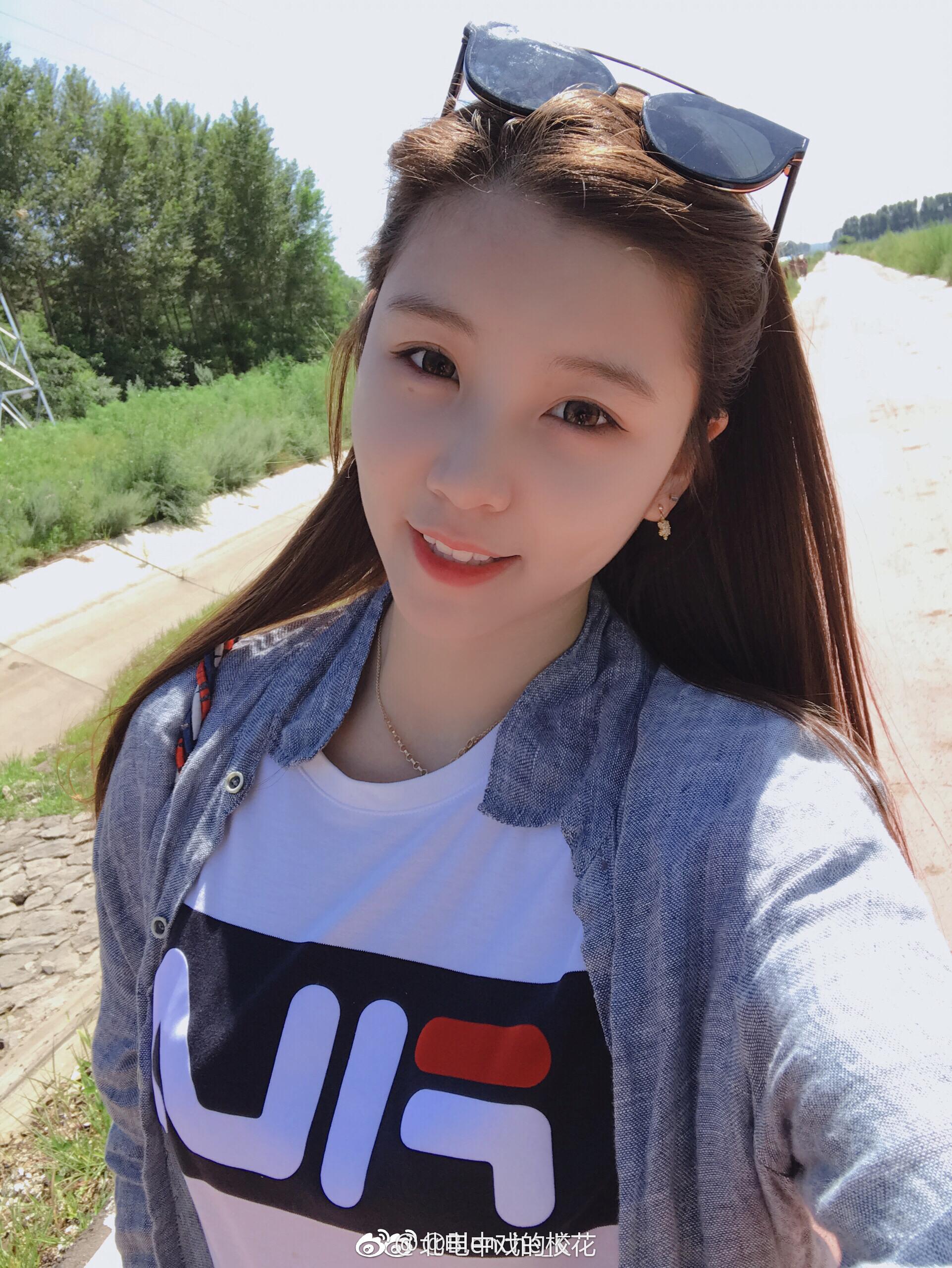 blenche_k  杨羽瑄 18级艺考生  四川传媒学院表演系 身高173 52kg