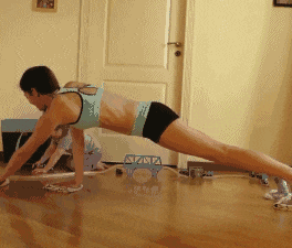 下面10个动作，每个练习30秒，间歇10秒钟，共完成1-2轮。