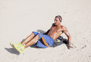 上半身和大腿同时向中间靠拢，再返回伸展，对下腹肌刺激特别棒