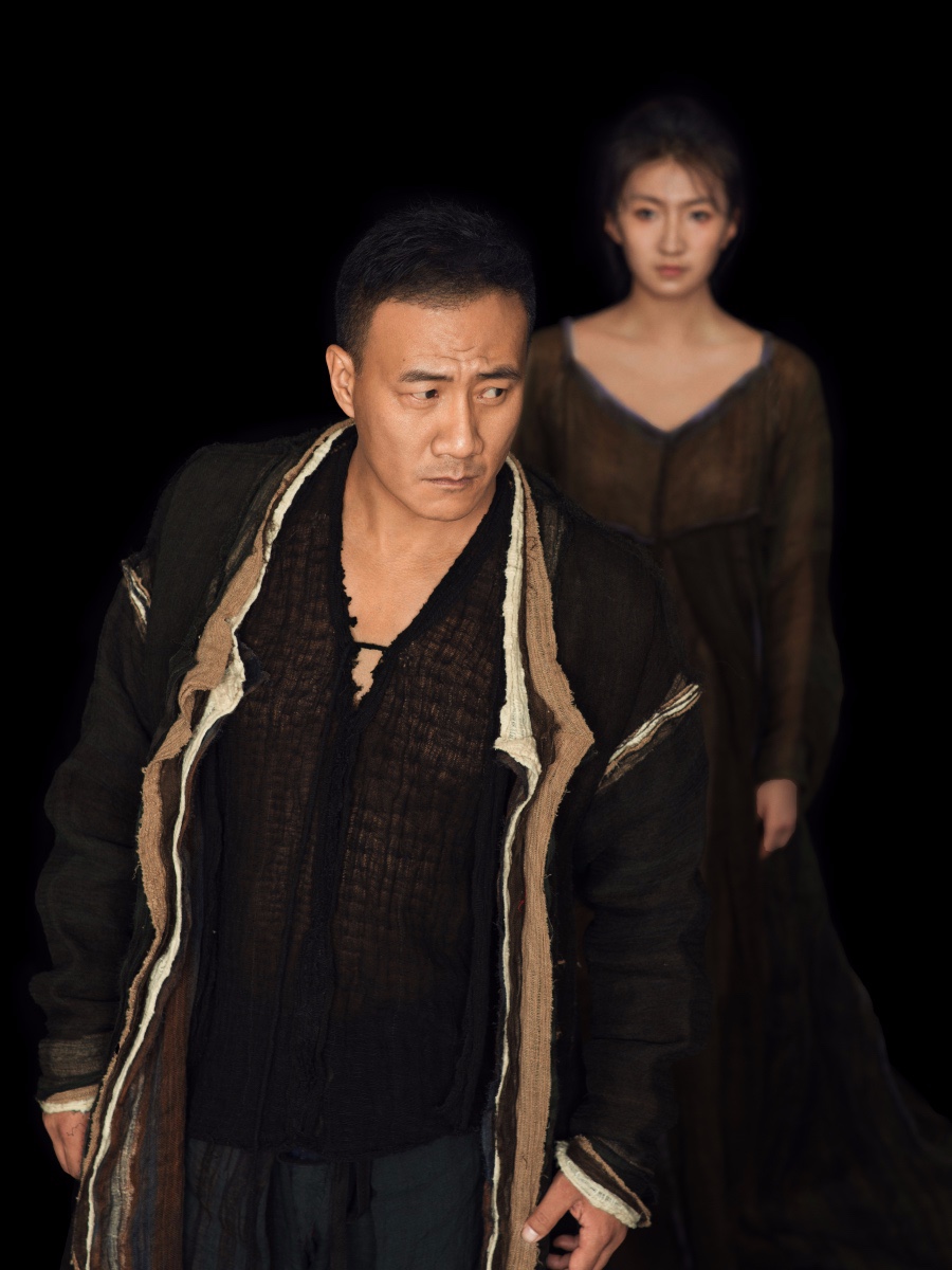 胡军定义"我们的哈姆雷特" 剖析人性矛盾困惑