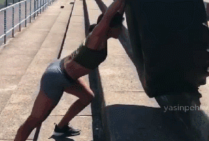 来看看她在健身房的表现