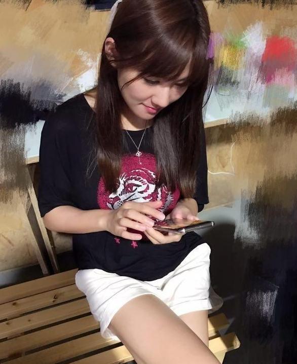 lol: 小苍曾幻想王思聪送飞机城堡 结果校长送了她这个