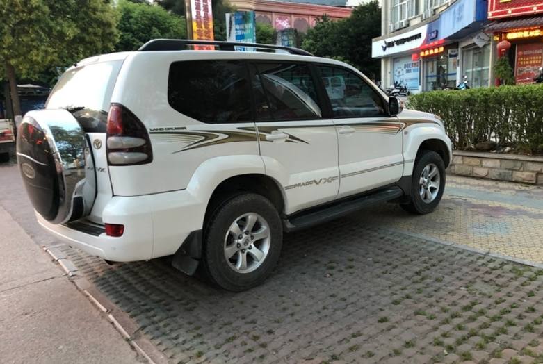 实拍08款丰田普拉多,车主表示:川藏线都去了三次