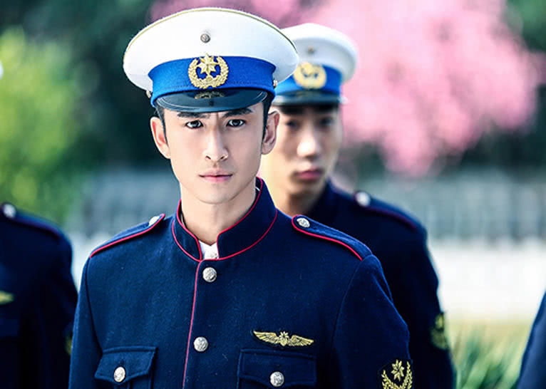 185cm的帅小伙,颜值演技都在线,还年年演戏霸屏可就是没火