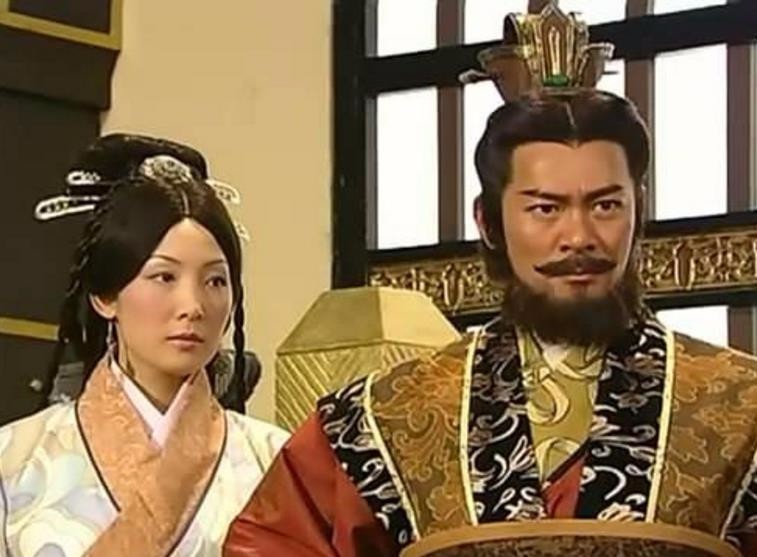 张丰毅,1993年,一部《霸王别姬》,演绎了不一样的项羽和虞姬,可以说这