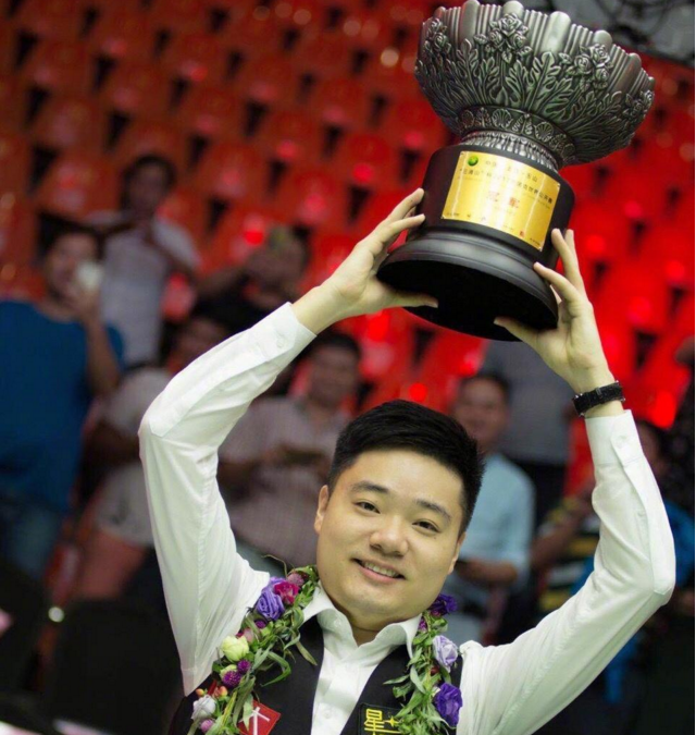 台球一哥丁俊晖一则微博,球迷瞬间原谅他输球