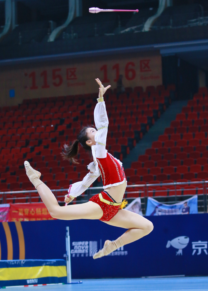 92分.yamy的艺术体彩表演超slay,不仅音乐有个性,表情和姿势