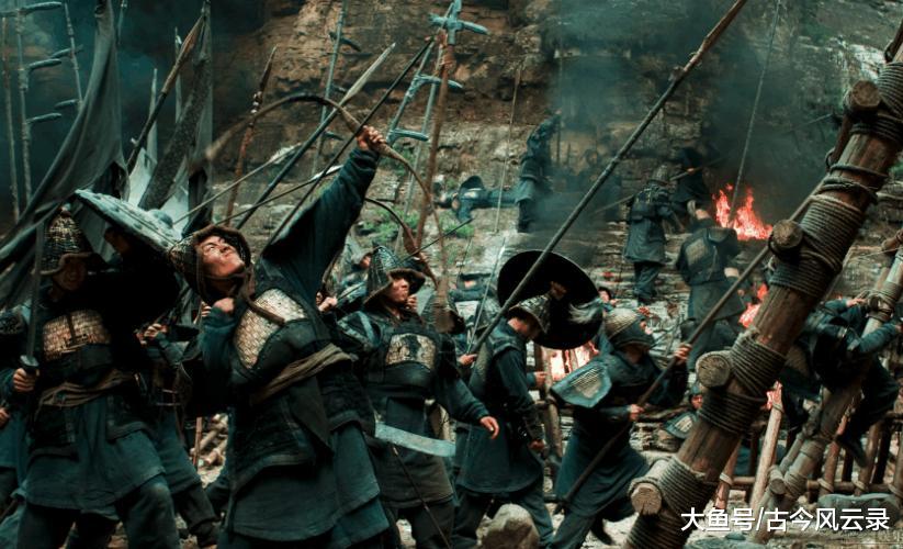 面对大军压境,耿恭毫不畏惧,他站在城墙上对着城下的匈奴人喊道:"汉家