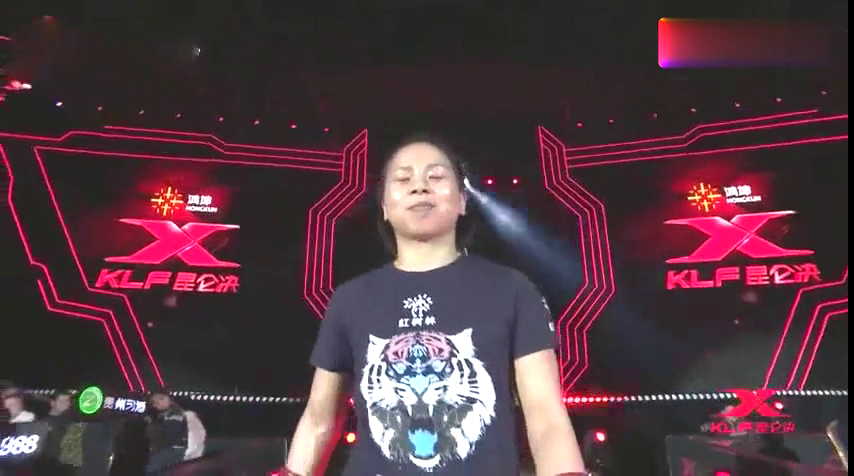 中国最强散打王一边笑一边暴虐日本人 揍到怀