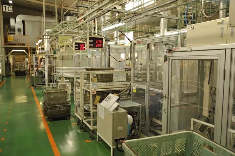 一般来说,燃气热水器的使用寿命国家规定为6-8年,但林内热水器的平均