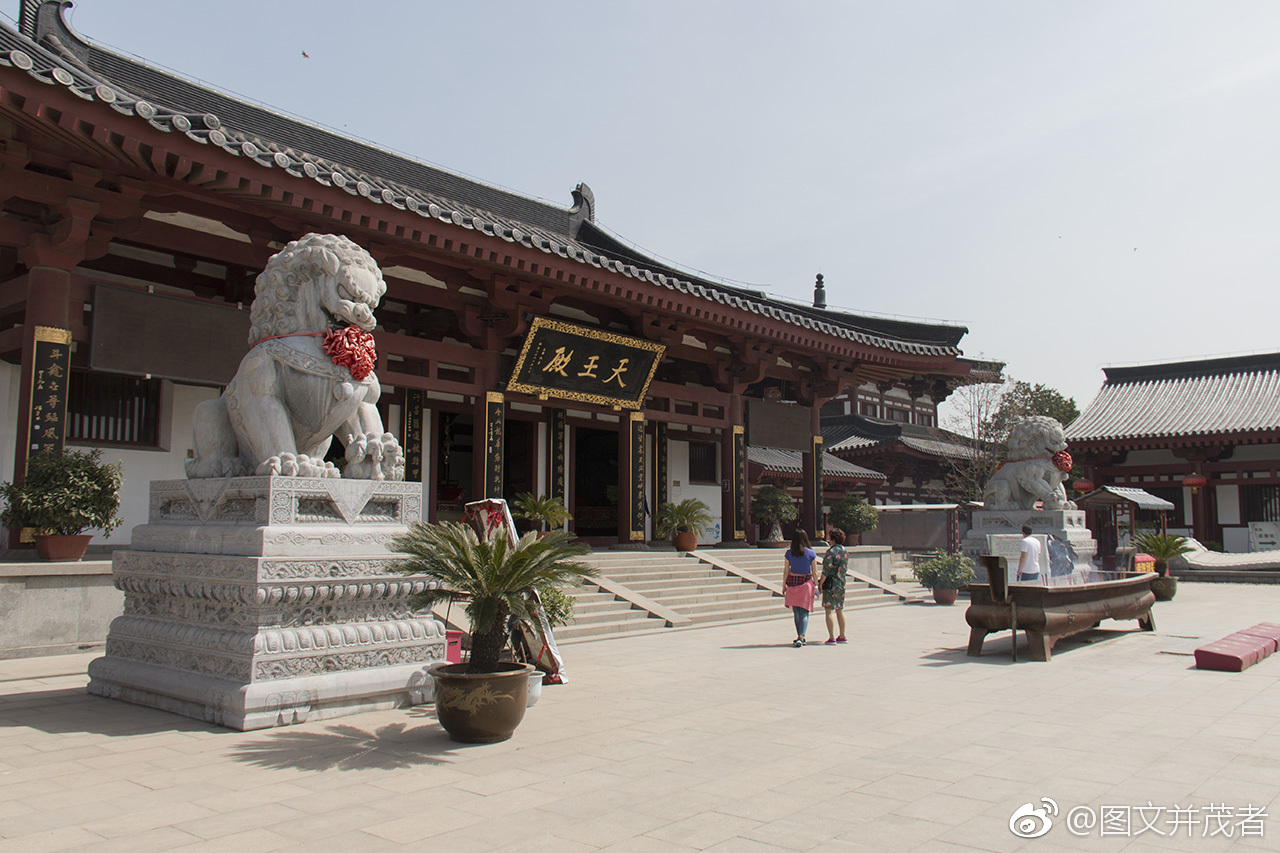 史料记载唐山市兴国禅寺始建于唐朝,相传唐王东征时曾经驻扎于大城山