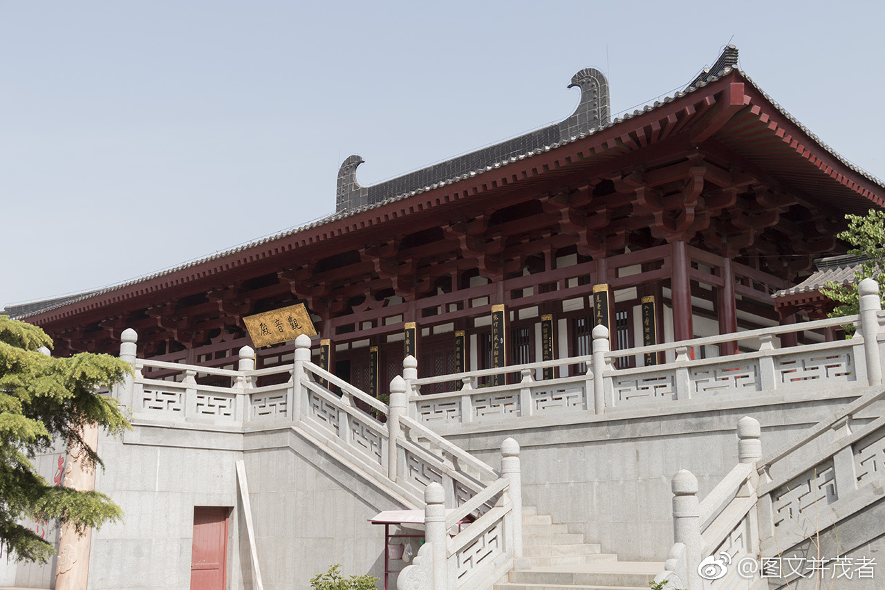 史料记载唐山市兴国禅寺始建于唐朝,相传唐王东征时曾经驻扎于大城山