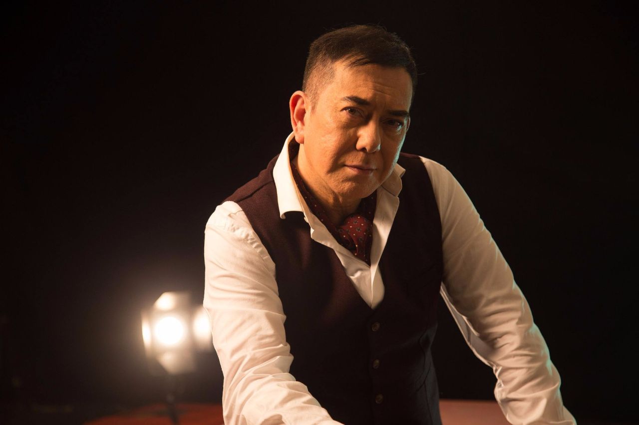 黄秋生承认有私生子已20岁并一直在供养,网友:这是打脸成龙?