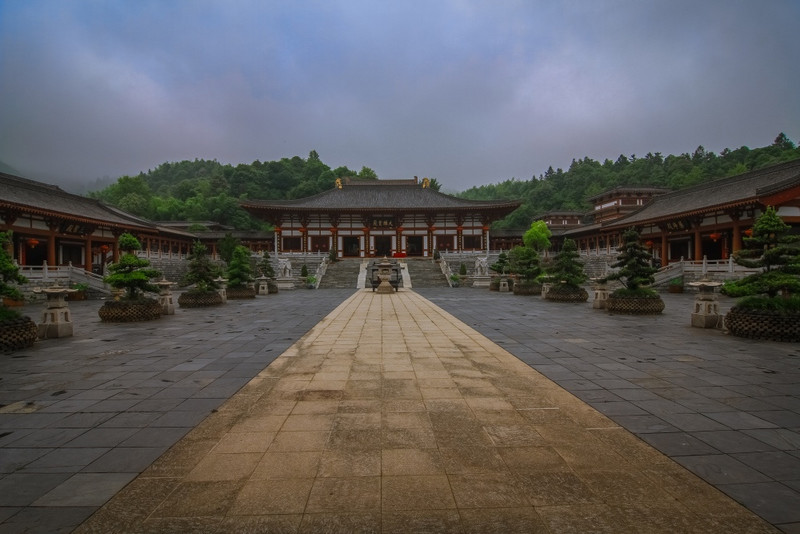 在江西宜黄县曹山景区感受禅的魅力