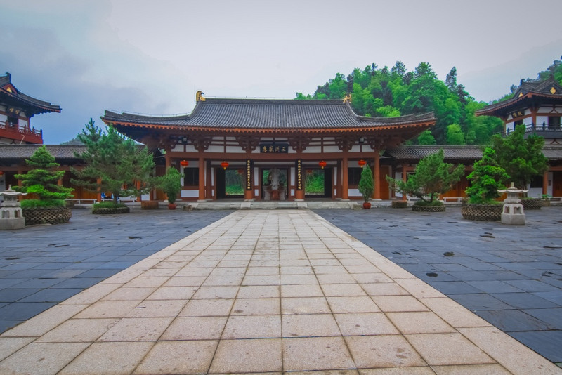 在江西宜黄县曹山景区感受禅的魅力