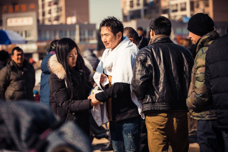 郑云《站住!小偷》首次湿身 暴雪中完成的电影今冬温暖上映