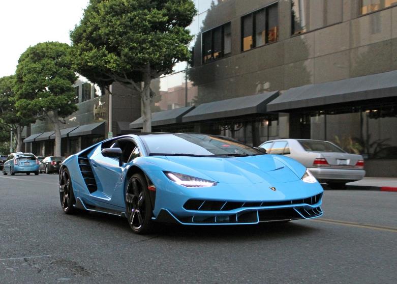 兰博基尼花一个世纪打造的跑车,国内就两台,分别在香港和台湾