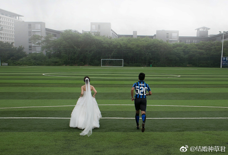 足球婚纱_足球卡通图片