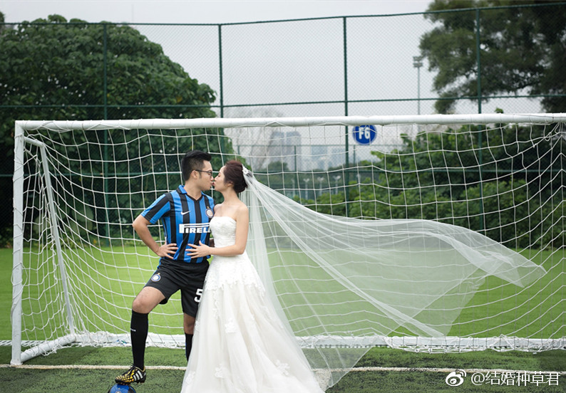 足球婚纱_足球卡通图片
