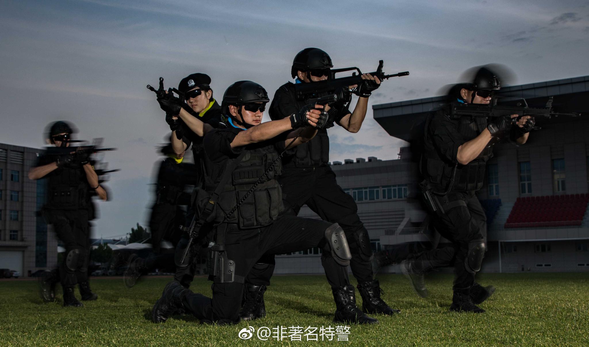 他们训练的样子真帅!他们是 金鹰突击队