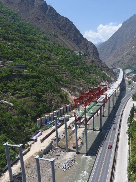 汶马川藏区的旅游高速,年底实现通车百公里