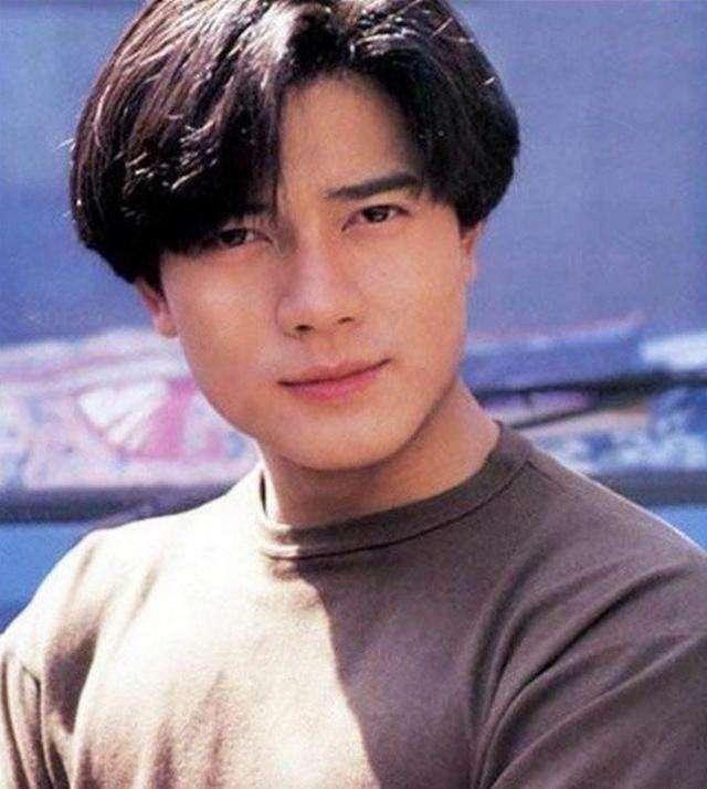 年轻时帅到了另一境界的十大男星,刘德华第二,周星驰第八