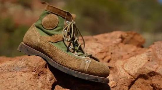 这双军靴被称为踢死牛外观和性能更是令人刮目相看