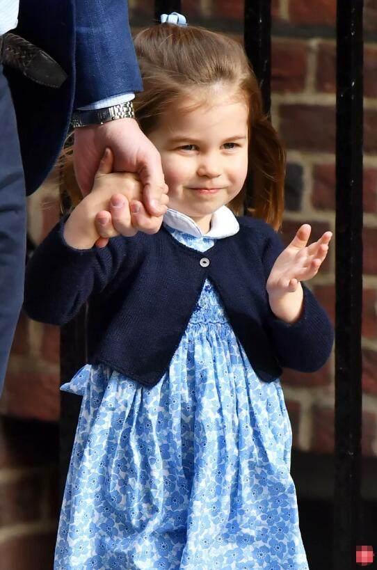 看完伊万卡的女儿, 再看看凯特王妃的女儿, 你觉得哪个更可爱?