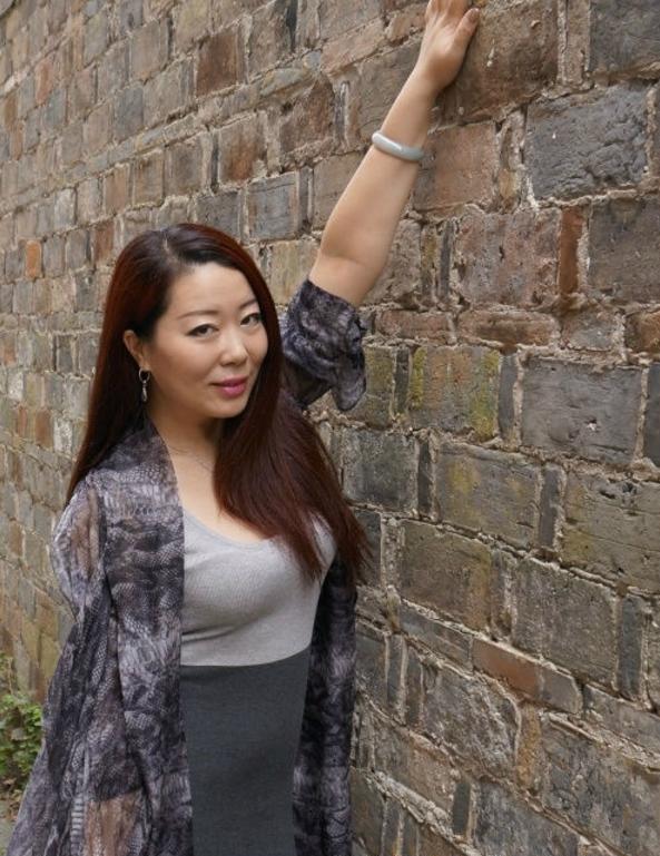 如此婀娜韵美的魅力姐姐搭配包臀长裙